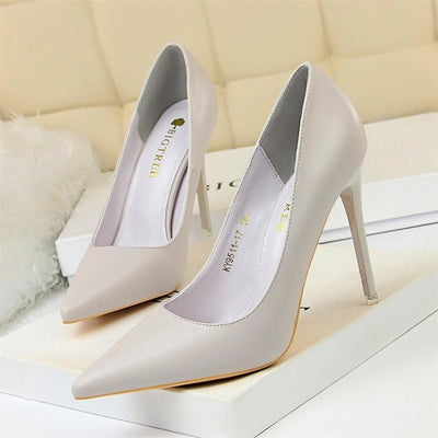 Giselle's Pointed Pumps