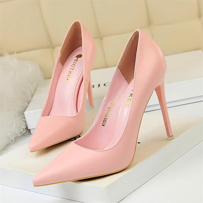 Giselle's Pointed Pumps