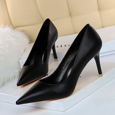 Giselle's Pointed Pumps